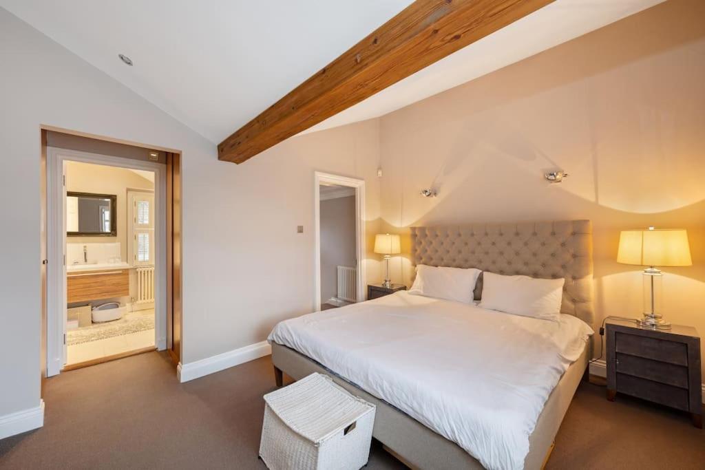 Fairytale Garden House - Next To Victoria Station & Pet Friendly Vakantiehuis Londen