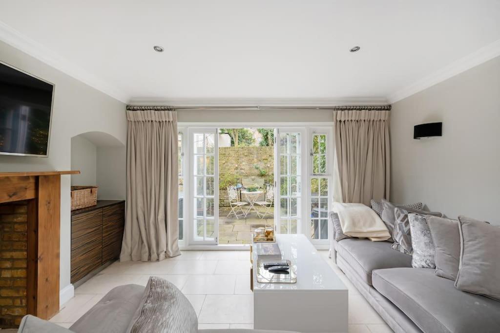 Fairytale Garden House - Next To Victoria Station & Pet Friendly Vakantiehuis