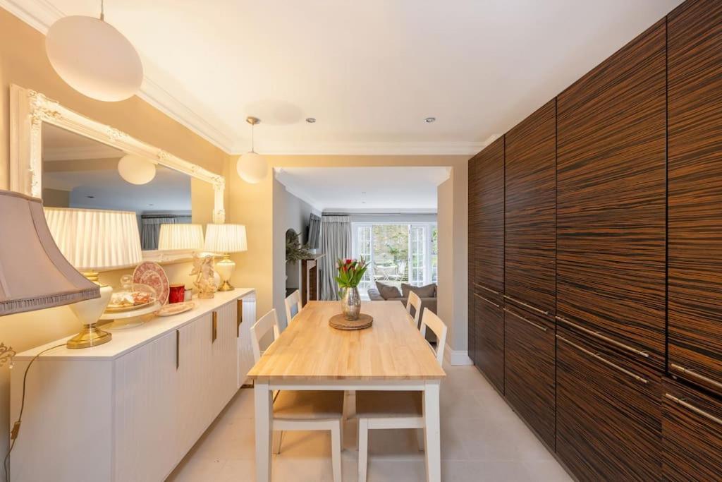 Fairytale Garden House - Next To Victoria Station & Pet Friendly Vakantiehuis