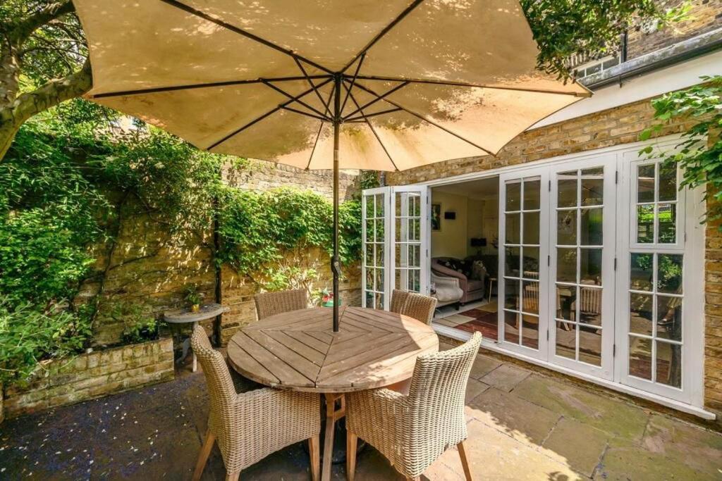 Fairytale Garden House - Next To Victoria Station & Pet Friendly Londen